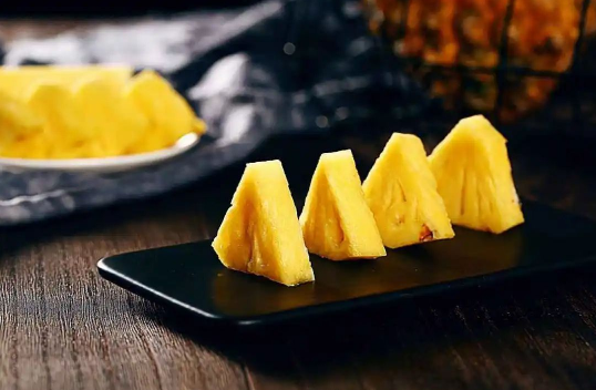 菠萝叶柄朝上放还是朝下放比较好2