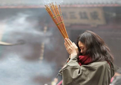 寺庙上香怎么拜方向2