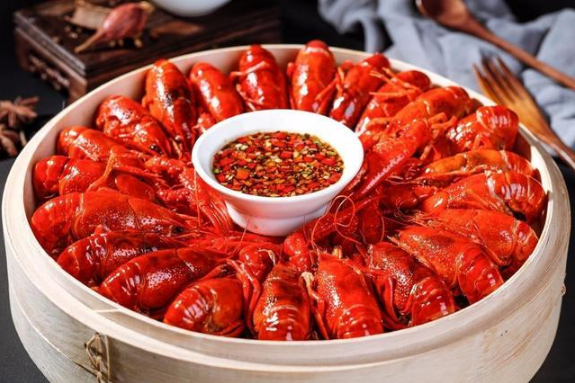 小龙虾去了头煮好吃还是连头一起煮好吃1