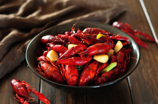 吃小龙虾喝什么酒好不会痛风1