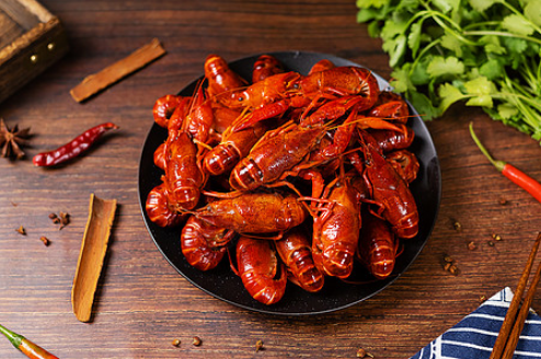 小龙虾加啤酒煮熟后有酒精吗1