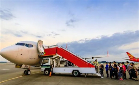 ​五一假期民航运输旅客941.2万人次日均增超5倍 这个数据表明了航空哪些积极点？