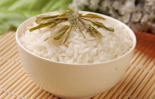 别再用白开水煮饭了！加点它，健康好吃不发胖！