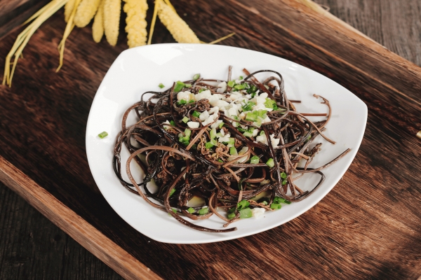 蕨菜的功效与作用、禁忌和食用方法