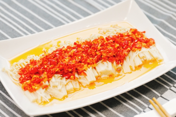 金针菇的功效与作用、禁忌和食用方法