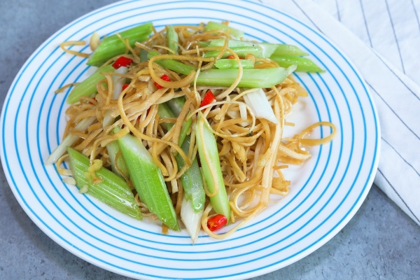 芹菜的功效与作用、禁忌和食用方法