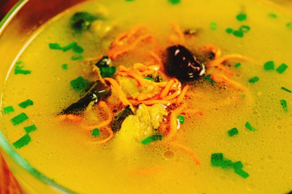 乌鸡的功效与作用、禁忌和食用方法