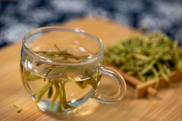 金银花茶的功效与作用、禁忌和食用方法