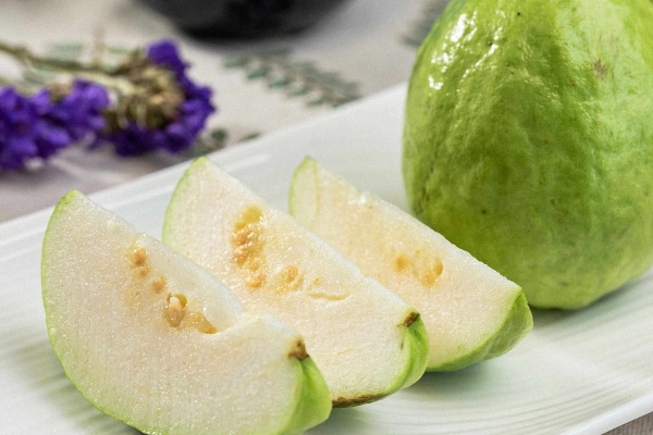 芭乐的功效与作用、禁忌和食用方法